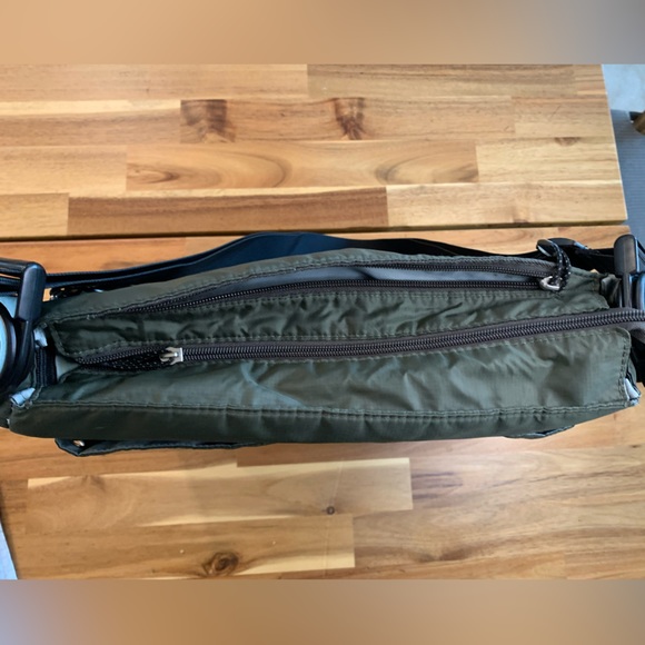 Columbia Diaper/ Messenger Bag| Hunter Green - Picture 4 of 16